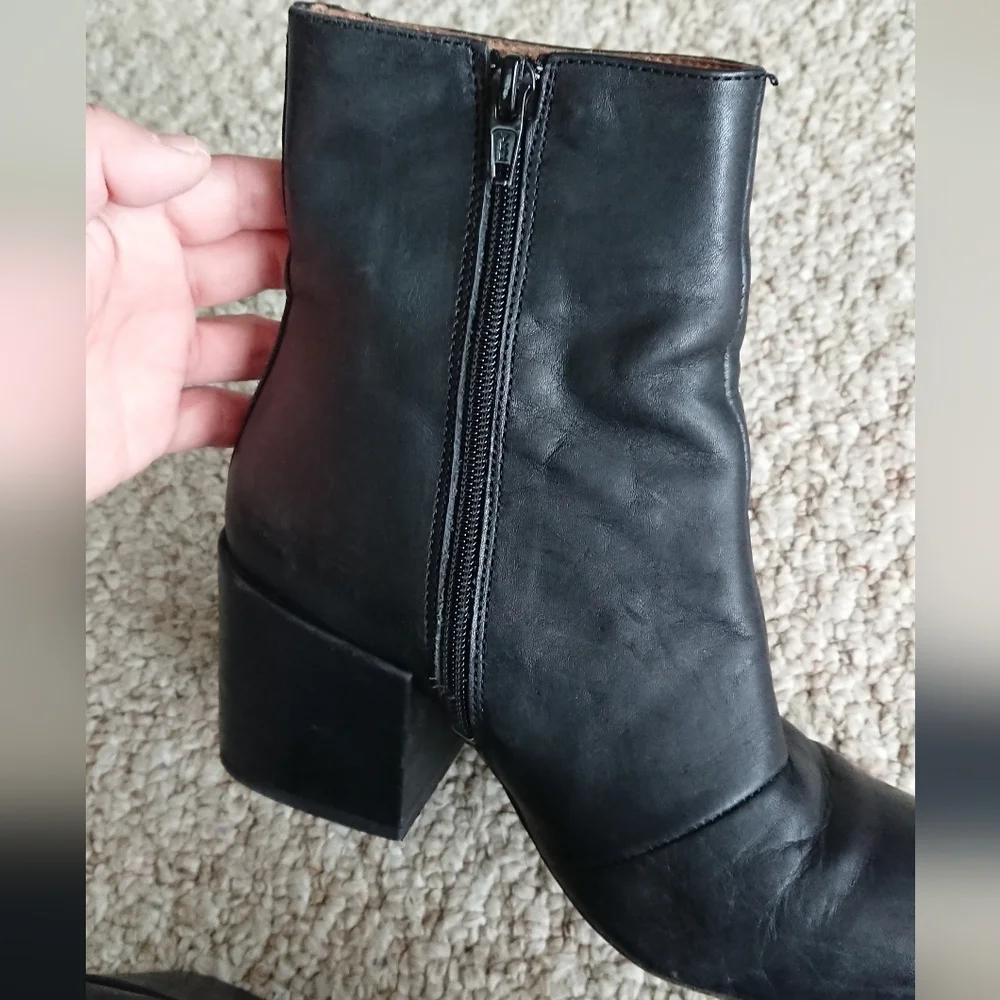 Free People black leather Nicola Bootie size 7